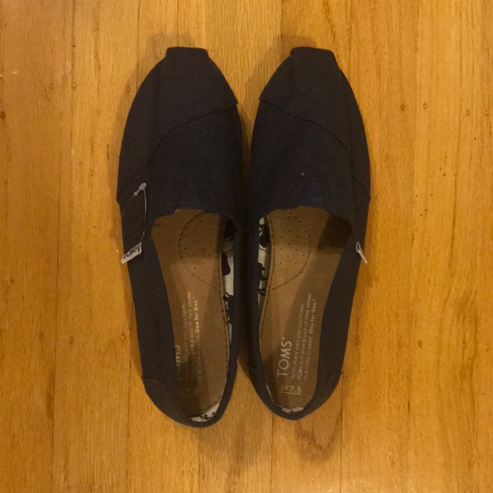 NAVY BRAND NEW NAVY Toms!